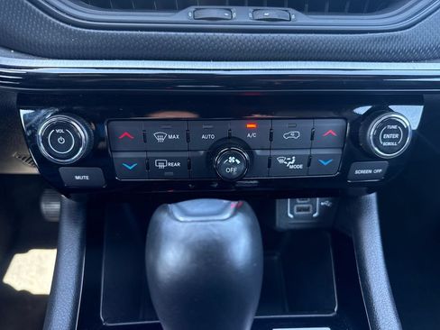 Used 2025 Jeep Compass Trailhawk AWD/4WD image 20