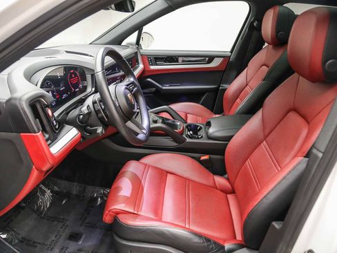 Certified 2024 Porsche Cayenne AWD/4WD image 22