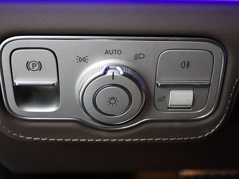 Used 2025 Mercedes-Benz GLS 63 AMG 4MATIC image 75