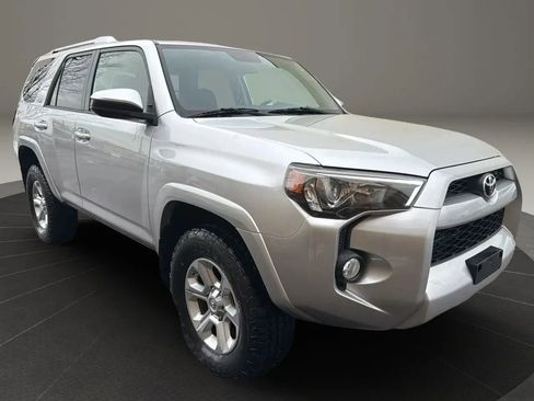 Used 2018 Toyota 4Runner SR5 Premium image 3