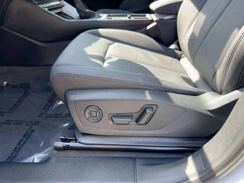 New 2025 Audi Q3 2.0T Premium image 14