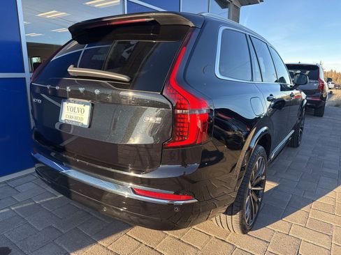 Used 2025 Volvo XC90 B6 Plus image 6