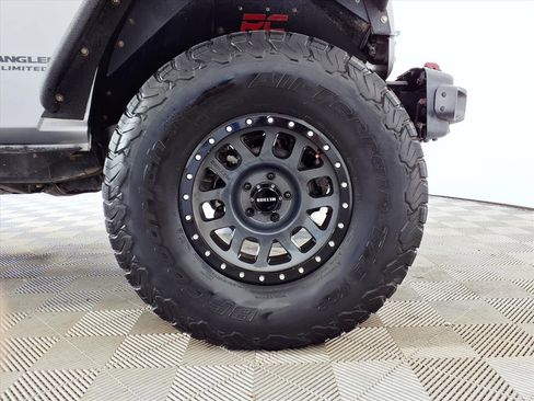 Used 2017 Jeep Wrangler Unlimited Rubicon image 25