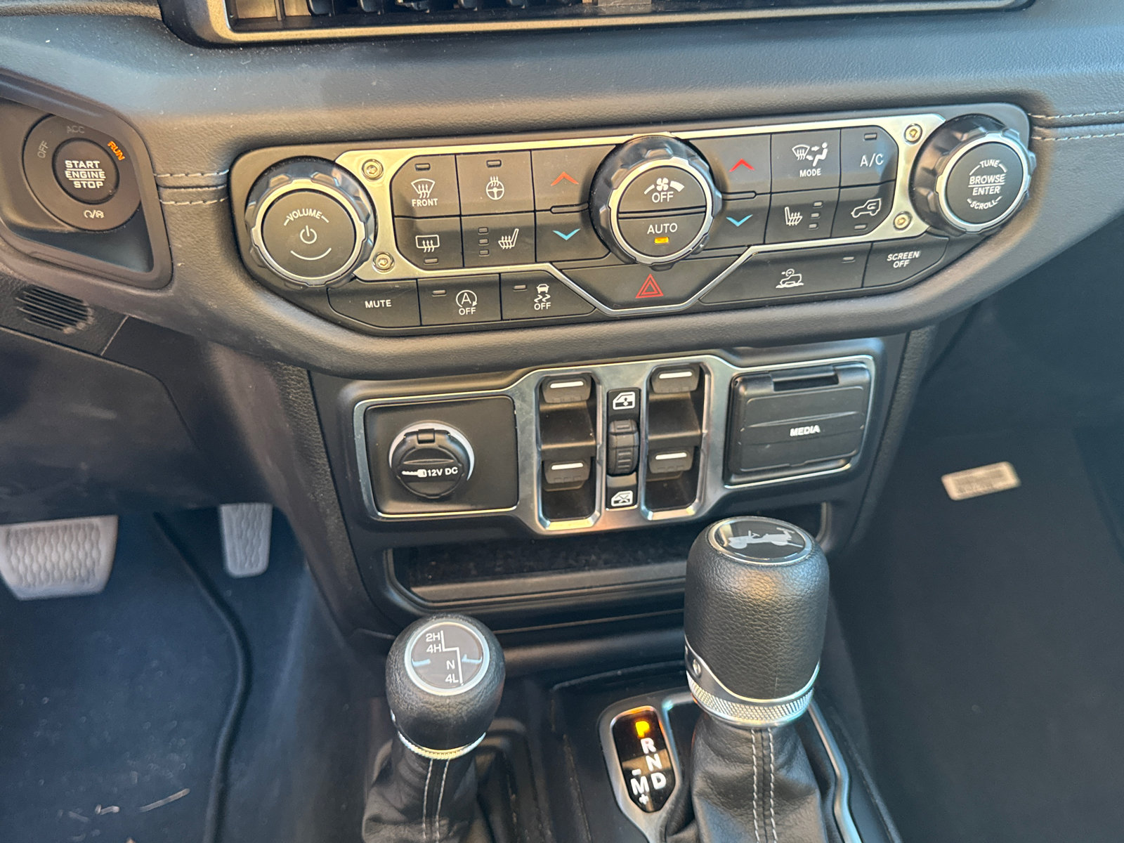 Used 2026 Jeep Wrangler Unlimited Sahara AWD/4WD image 28
