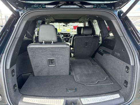 Used 2025 Cadillac XT6 Premium Luxury image 36