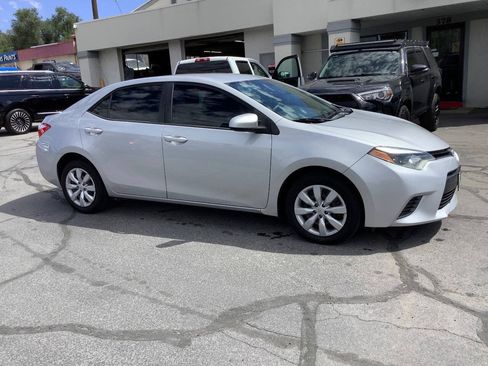 Used 2016 Toyota Corolla LE FWD image 2