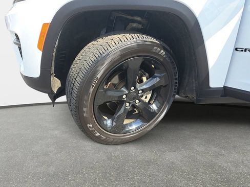Certified 2023 Jeep Grand Cherokee Altitude AWD/4WD image 31