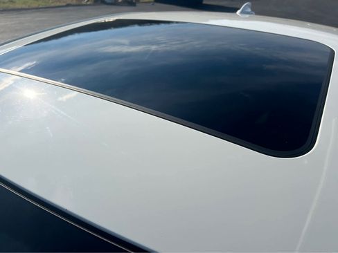 Used 2021 BMW 330i xDrive Sedan w/ M Sport Package image 5