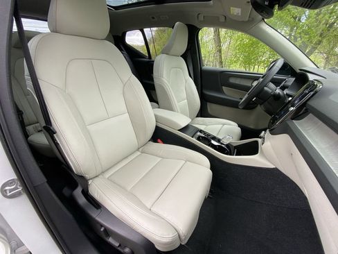 Used 2023 Volvo XC40 B5 Plus w/ Driver Assist Package AWD/4WD image 25