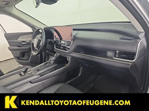 Certified 2025 Toyota Grand Highlander AWD image 28