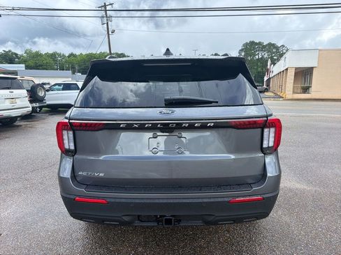 New 2026 Ford Explorer Active RWD image 7