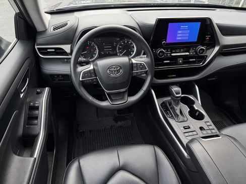 Certified 2024 Toyota Highlander XLE AWD/4WD image 15