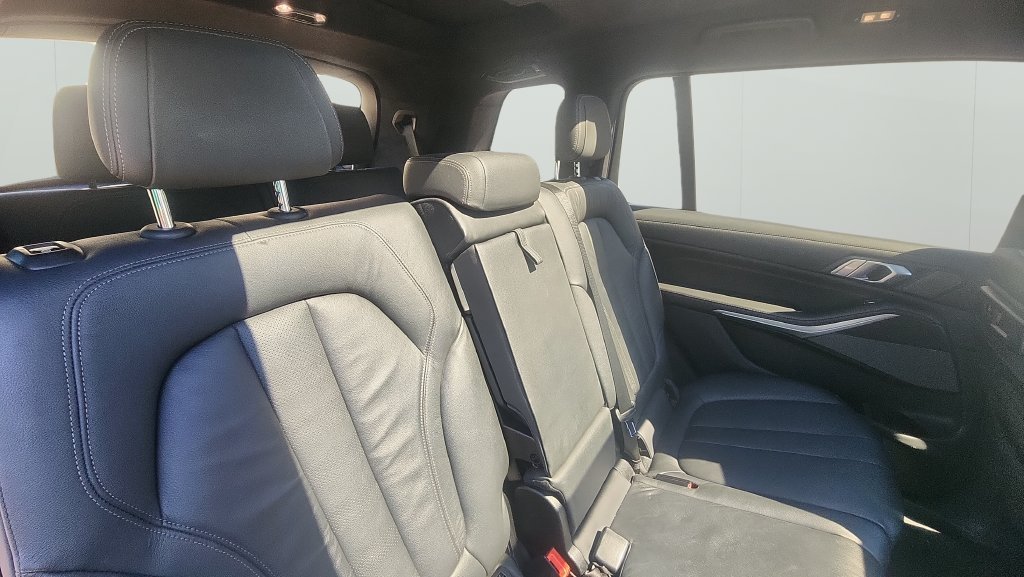 Used 2019 BMW X7 xDrive50i w/ M Sport Package AWD/4WD image 10