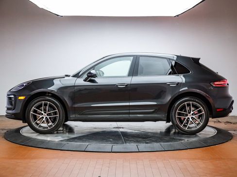 Certified 2025 Porsche Macan AWD/4WD image 2