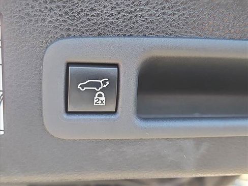 Used 2023 Toyota Sienna Platinum FWD image 7
