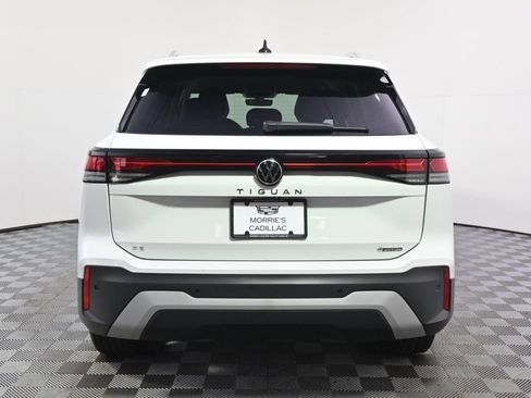 Used 2026 Volkswagen Tiguan SE AWD/4WD image 5