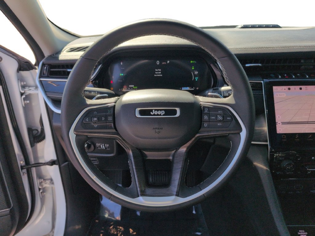 Used 2023 Jeep Grand Cherokee 4WD 4xe w/ Luxury Tech Group II image 12