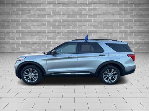 Certified 2022 Ford Explorer XLT w/ Equipment Group 202A image 4