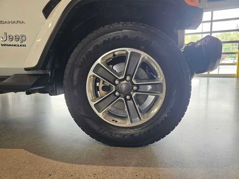 Used 2023 Jeep Wrangler Unlimited Sahara w/ Cold Weather Group AWD/4WD image 9
