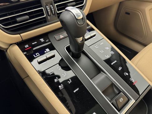 Certified 2025 Porsche Macan image 18