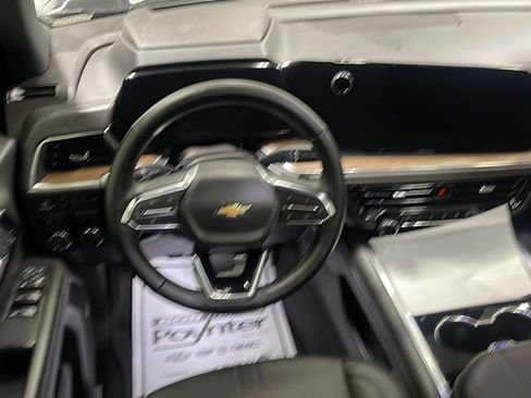 Used 2025 Chevrolet Tahoe High Country AWD/4WD image 3