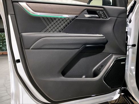 New 2026 GMC Acadia Denali w/ Super Cruise Package image 9