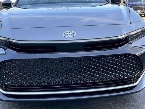 Used 2023 Toyota Crown Limited image 34