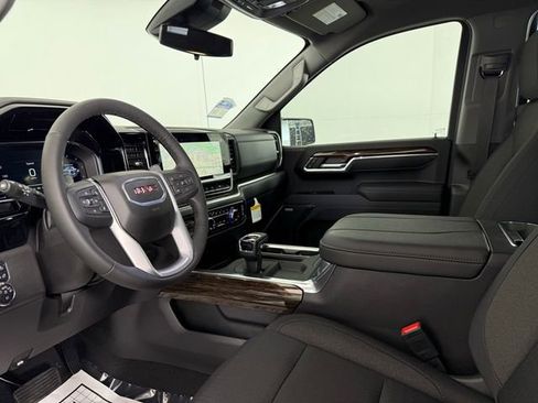 Used 2025 GMC Sierra 1500 Elevation w/ Preferred Package image 40