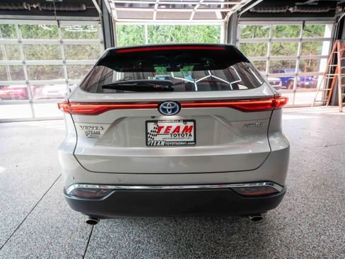 Used 2023 Toyota Venza Limited AWD/4WD image 3