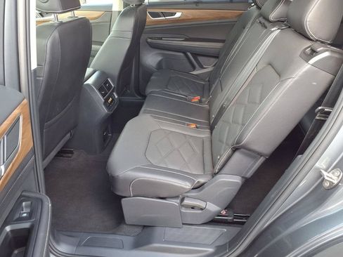 Used 2025 Volkswagen Atlas SE AWD/4WD image 20