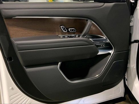 New 2025 Land Rover Range Rover SE image 10