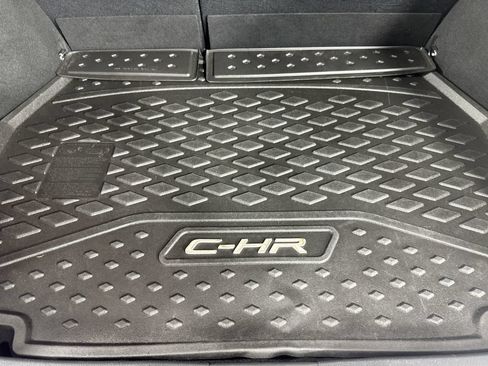 Used 2020 Toyota C-HR XLE FWD image 34