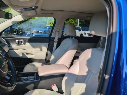 Used 2022 Kia Sorento S w/ Panoramic Sunroof Package FWD image 14