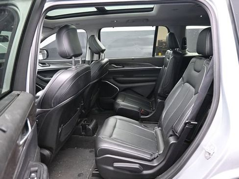 Used 2022 Jeep Grand Cherokee L Limited w/ Luxury Tech Group II image 13