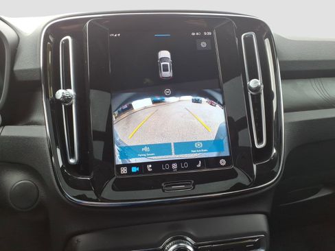Used 2023 Volvo XC40 Recharge Ultimate image 22