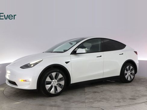 Used 2024 Tesla Model Y Long Range AWD/4WD image 18