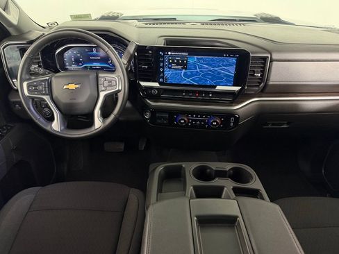 Used 2025 Chevrolet Silverado 2500 LT w/ Convenience Package image 12