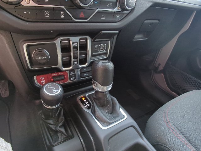 Used 2024 Jeep Wrangler Unlimited Rubicon AWD/4WD image 16