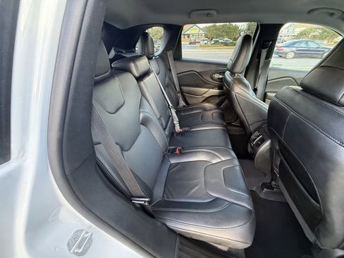 Certified 2022 Jeep Cherokee Latitude Lux image 12