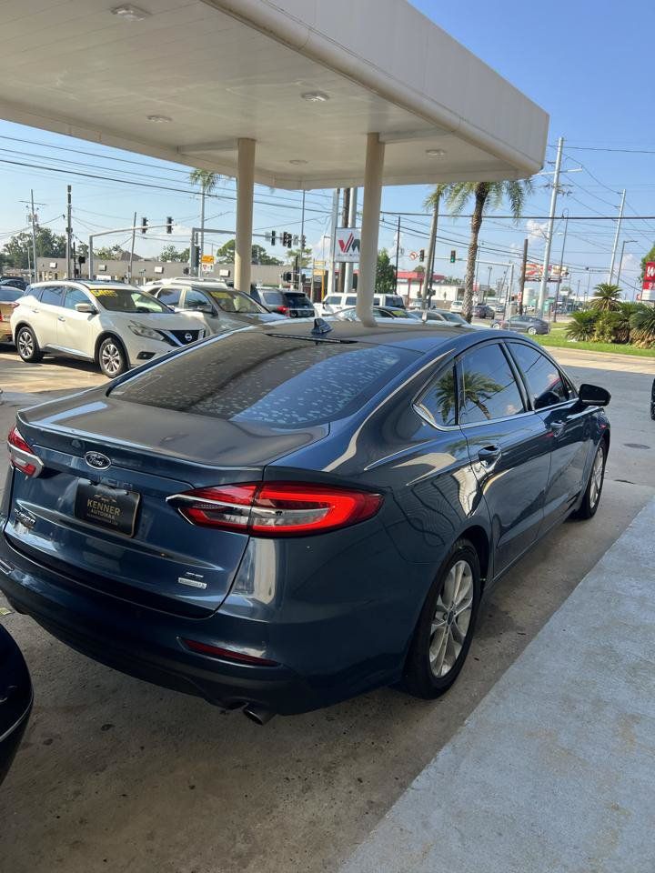 Used 2019 Ford Fusion SE FWD image 3