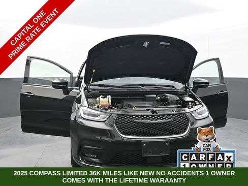 Used 2025 Chrysler Pacifica Limited FWD image 63