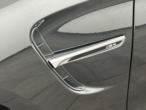 Used 2016 BMW M4 Convertible image 5