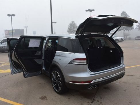 Used 2022 Lincoln Aviator Reserve w/ Equipment Group 201A image 17