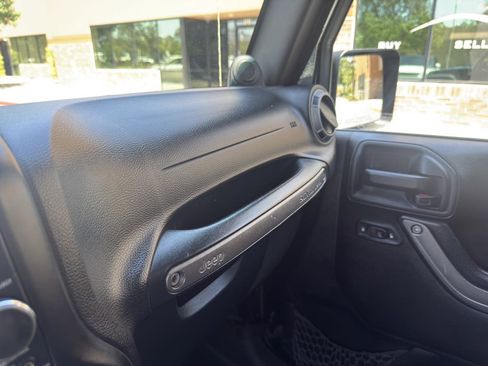 Used 2013 Jeep Wrangler Unlimited Sport image 41