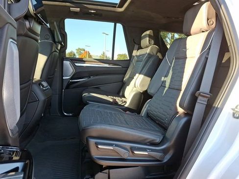 Used 2025 Cadillac Escalade Sport Platinum image 8