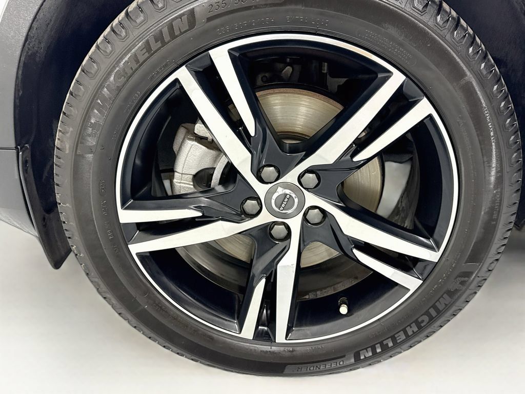 Used 2019 Volvo XC40 T5 R-Design AWD/4WD image 30