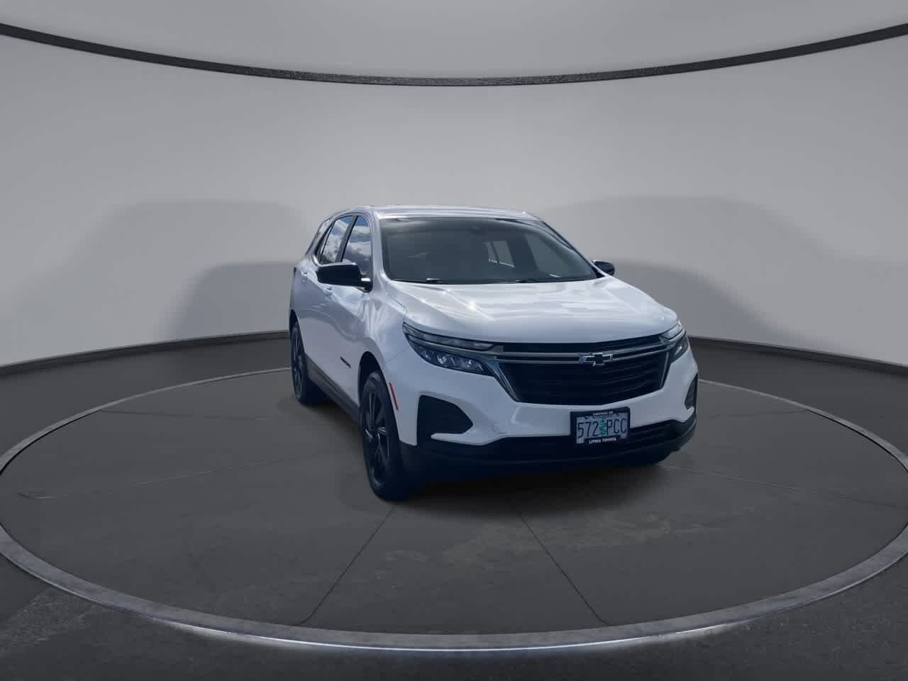 Used 2023 Chevrolet Equinox LS w/ LS Convenience Package AWD/4WD image 4