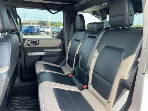 Used 2023 Ford Bronco Wildtrak image 32