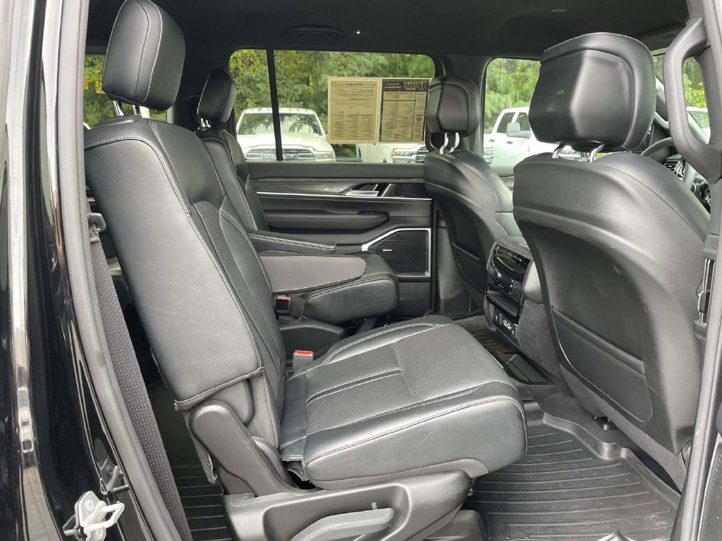 Used 2022 Jeep Wagoneer Series II w/ Flexible Seating Group AWD/4WD image 19