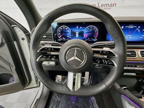 Used 2024 Mercedes-Benz GLS 580 4MATIC image 11